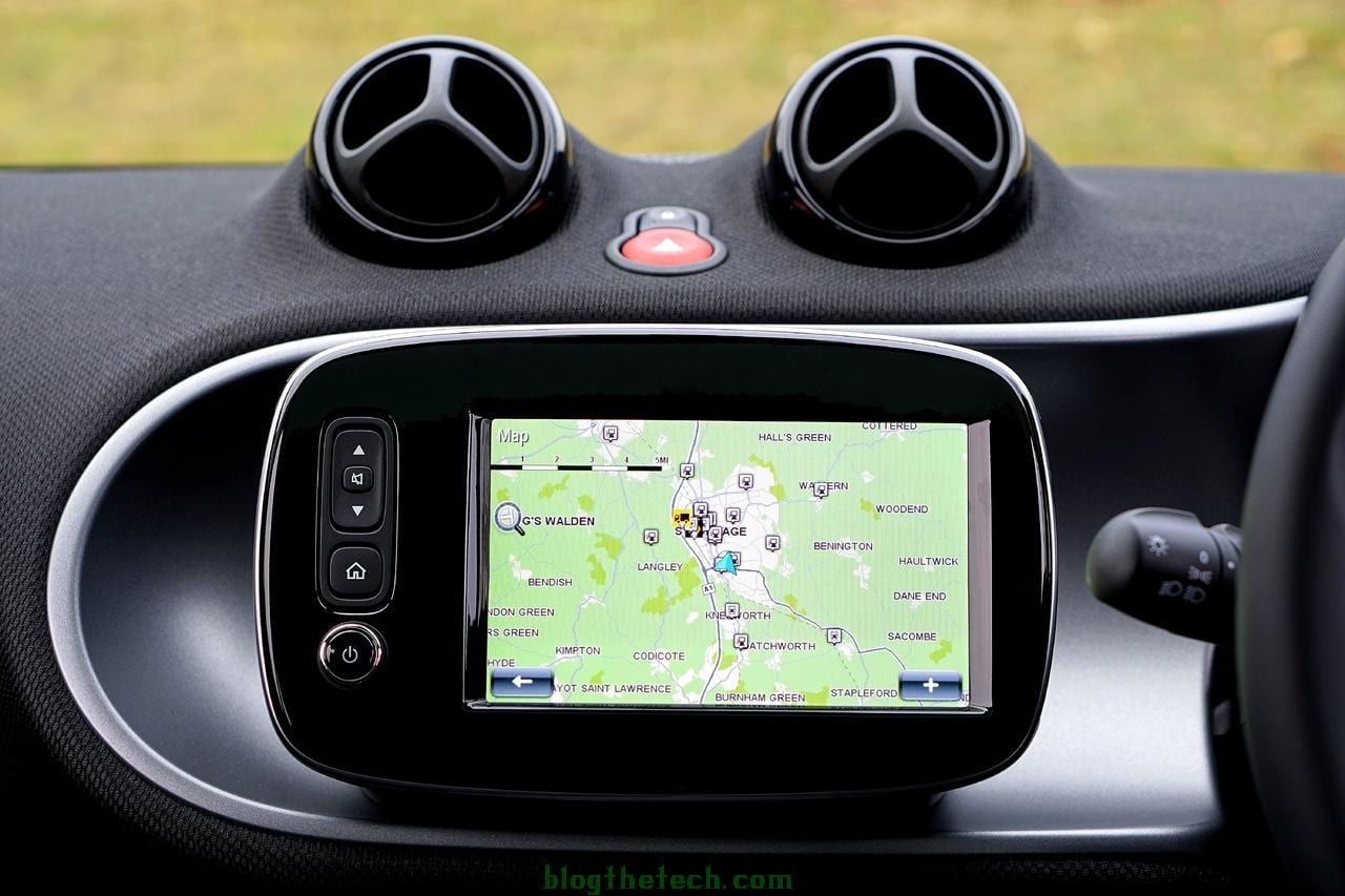 software-driving-revolution-in-automotive-industry:navigation-systems