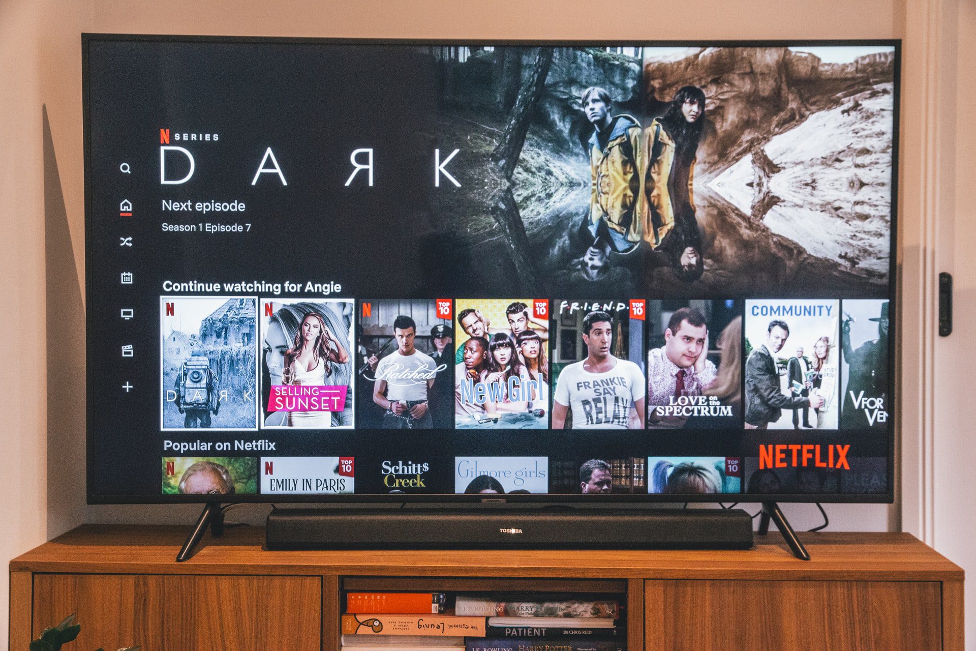 top-3-free-apps-to-download-for-smart-tv:netflix